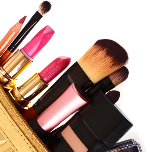 Tricks for keeping a clean makeup bag