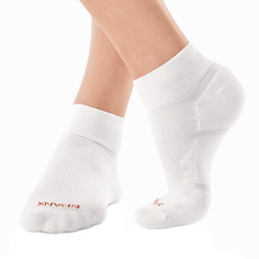 spanx active sportease! athletic low-rise socks (white)